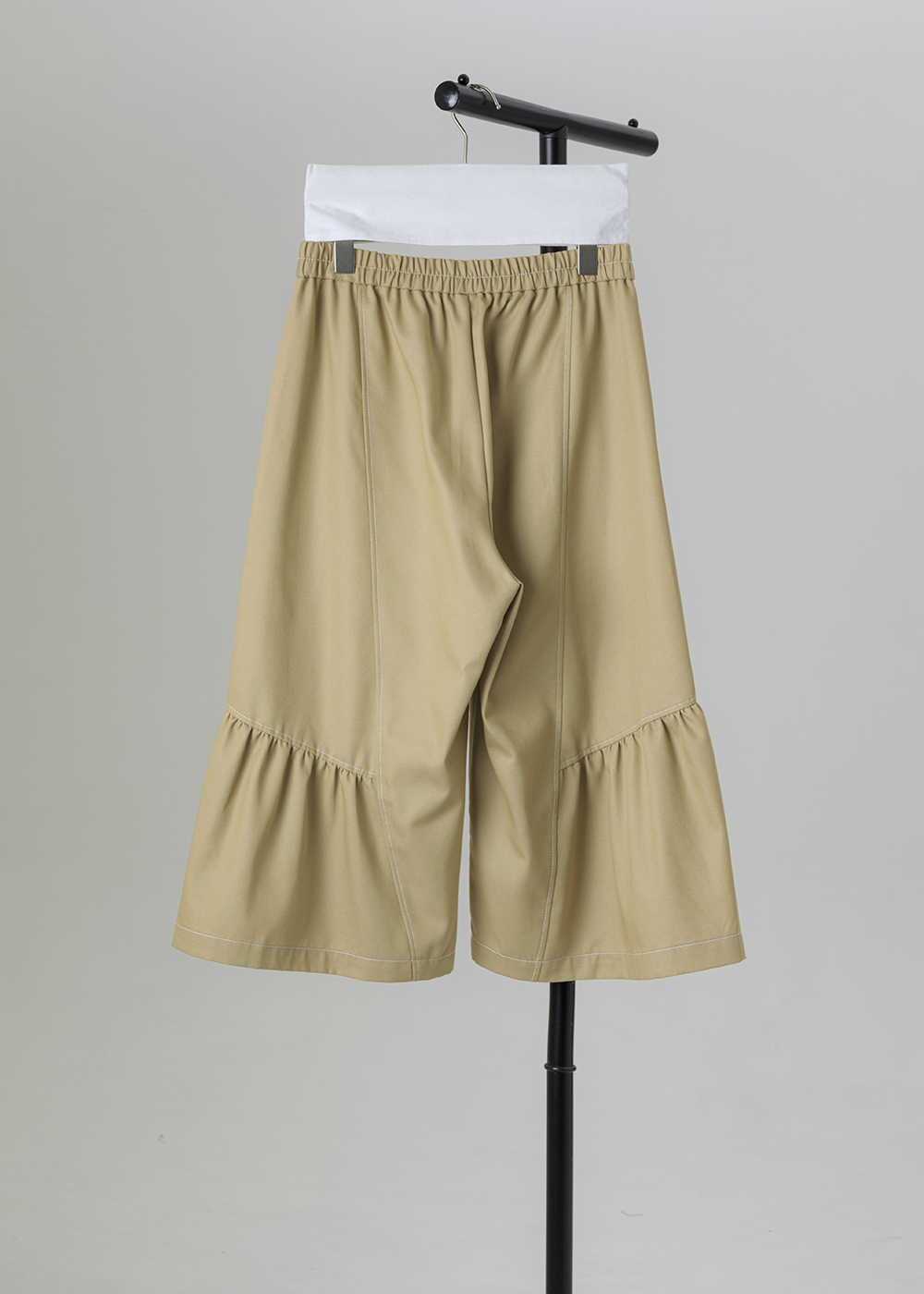 結構明線拼接抓皺八分褲 