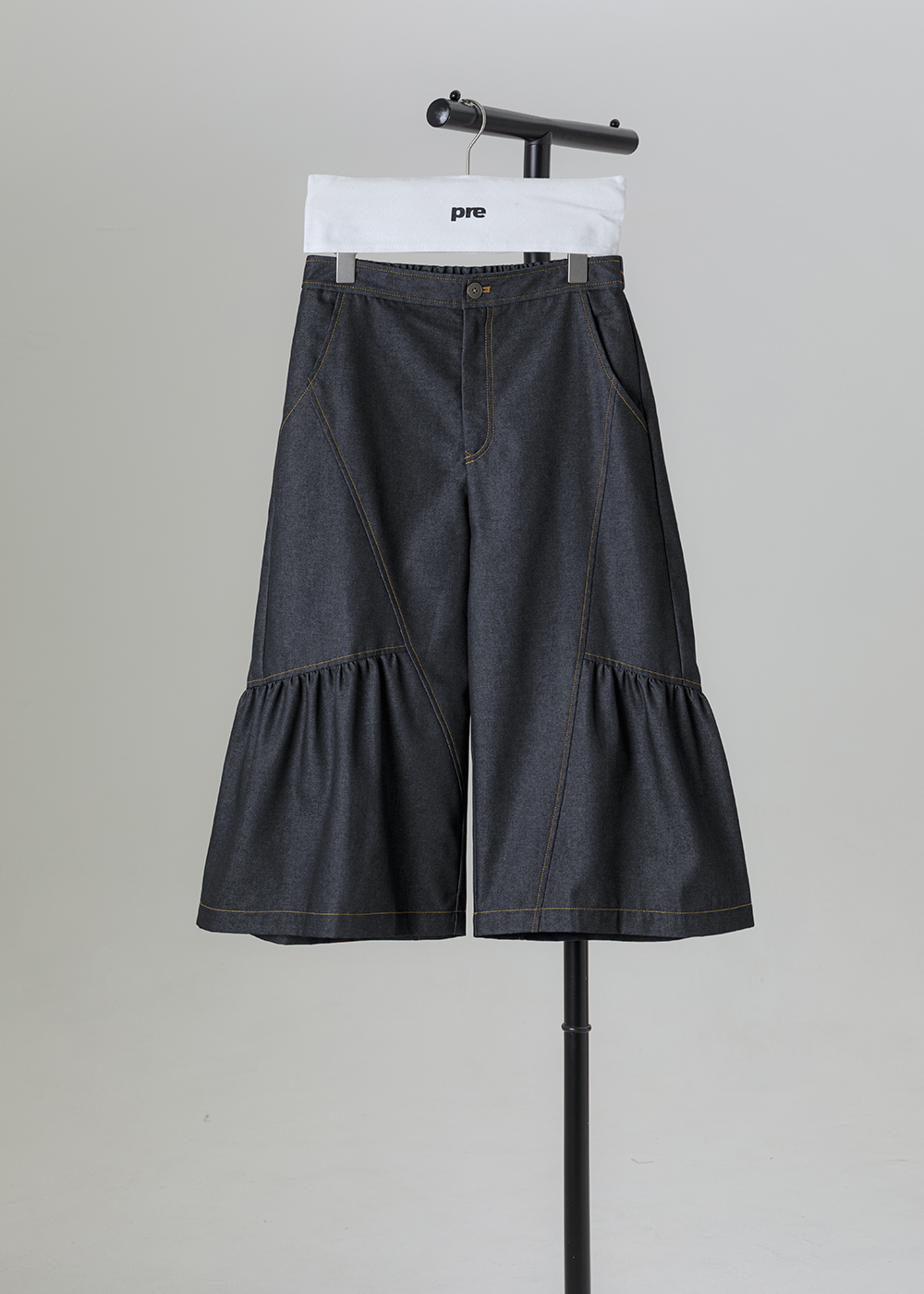 結構明線拼接抓皺八分褲 