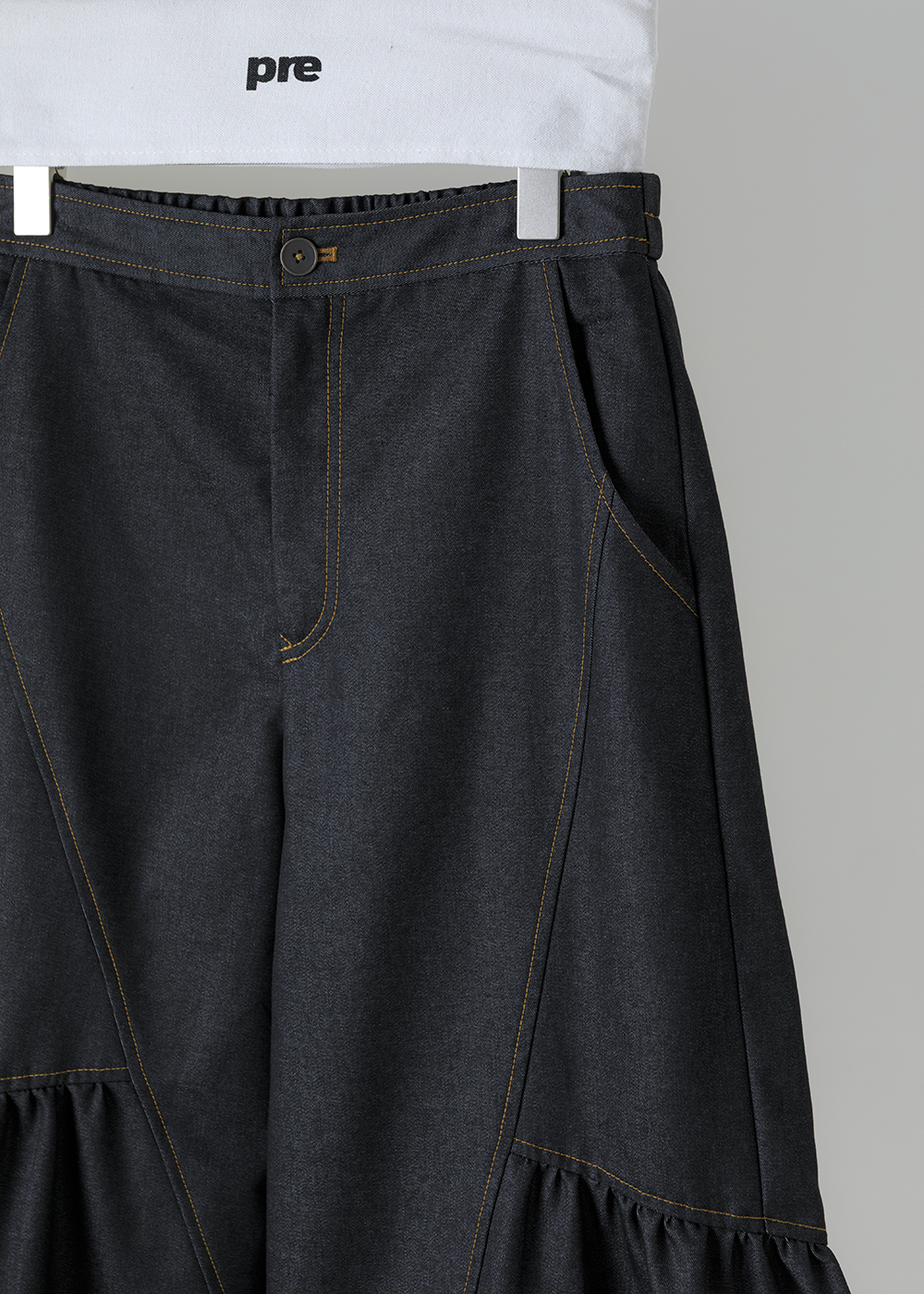 結構明線拼接抓皺八分褲 