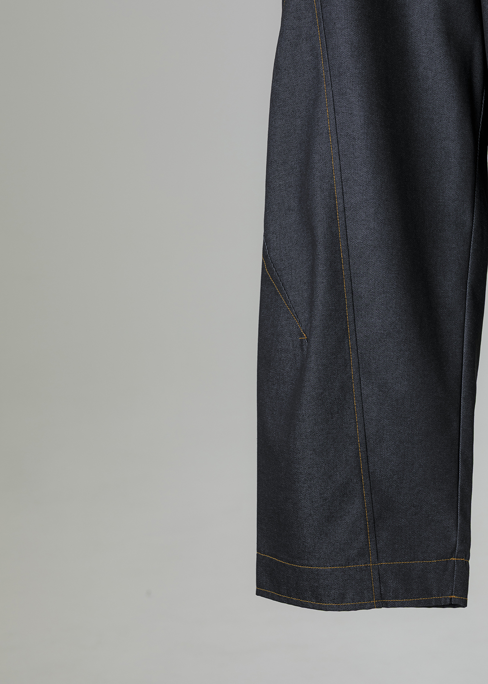 迴聲立體弧線剪接褲