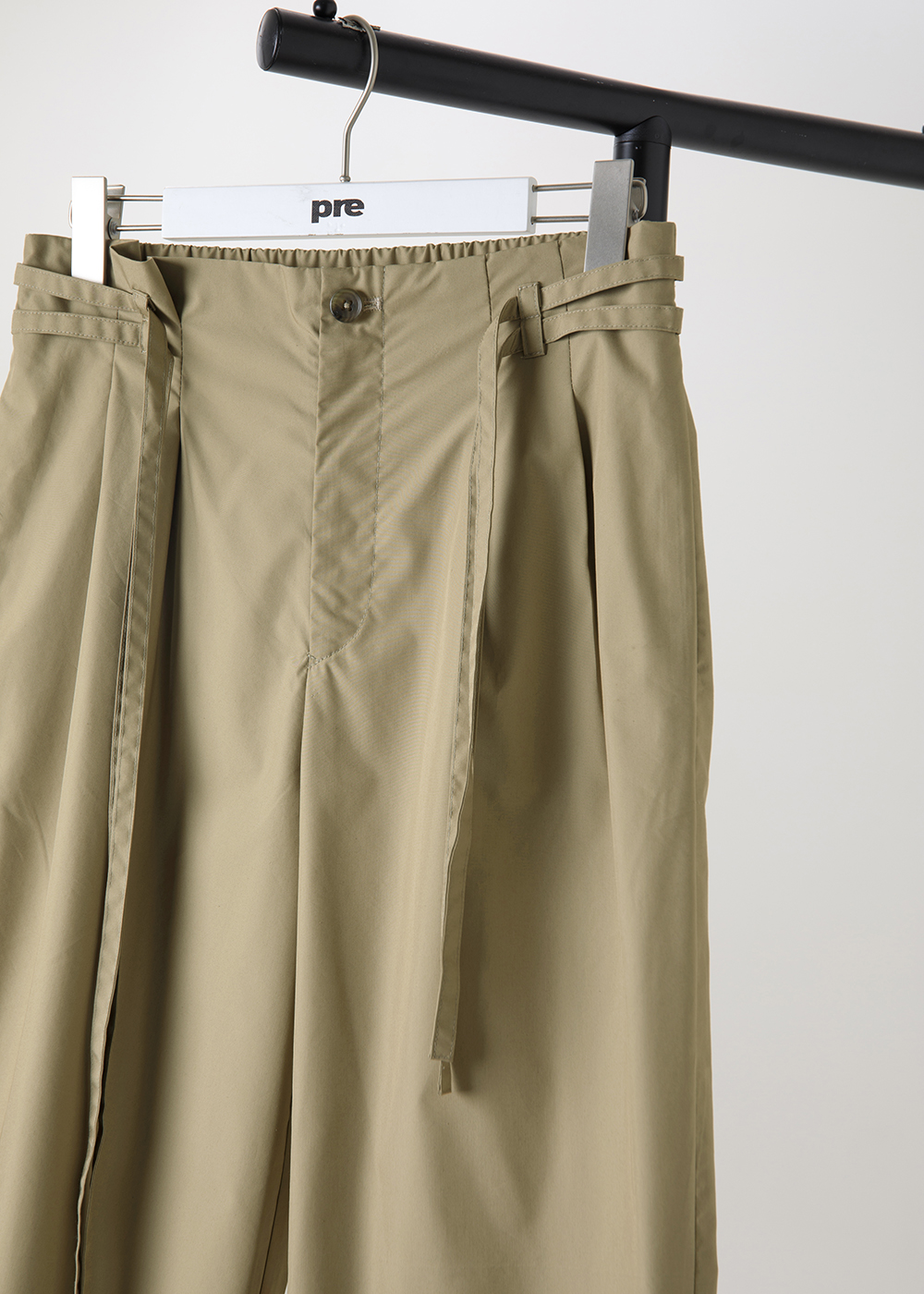 清廓腰頭褶飾廓型褲